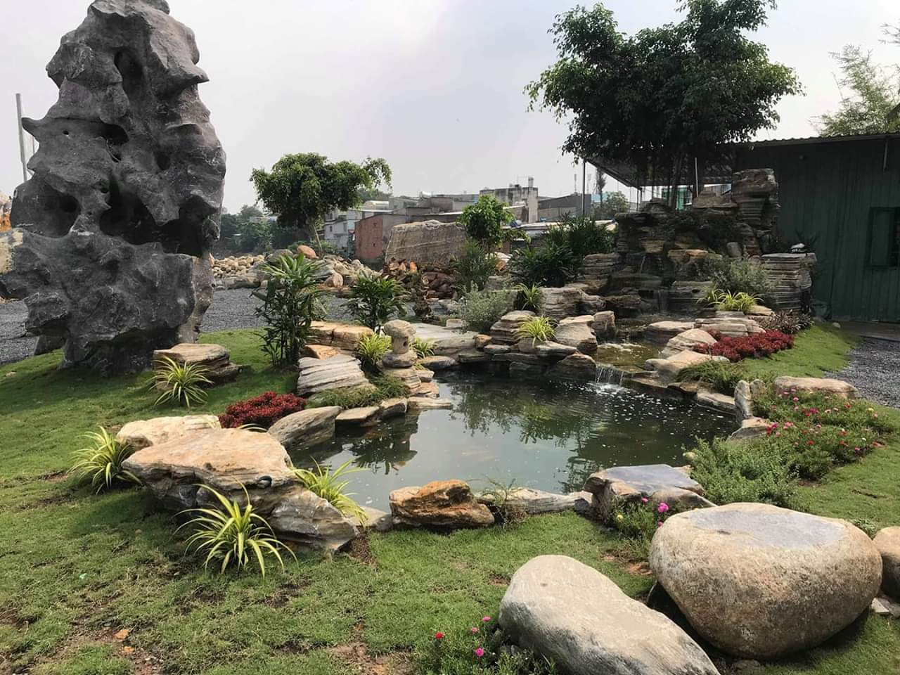 Hồ cá koi đẹp nhất thế giới - Cẩm nang thiết kế và chăm sóc tuyệt vời