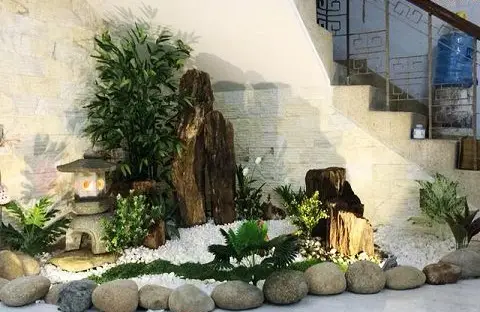 Vườn khô dưới gầm cầu thang - Bí quyết biến không gian nhỏ thành điểm nhấn độc đáo